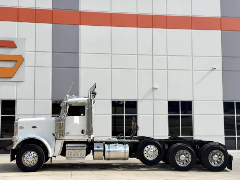 More photos of 2022 PETERBILT 389 at Forge Truck Centers - South Carolina, SC