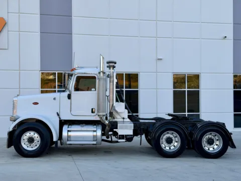 More photos of 2006 PETERBILT 378 at Forge Truck Centers - South Carolina, SC