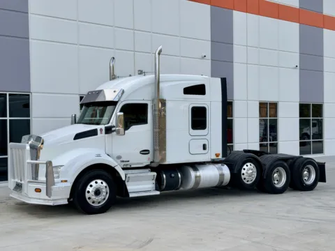 Photos of 2017 KENWORTH T880 for sale in Greer, SC at Forge Truck Centers - South Carolina