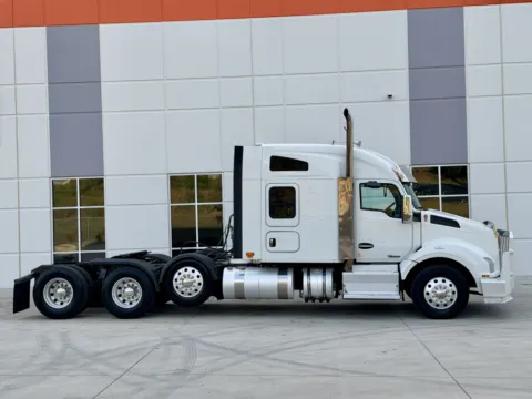 Another view of 2017 KENWORTH T880 for sale in Greer, SC at Forge Truck Centers - South Carolina