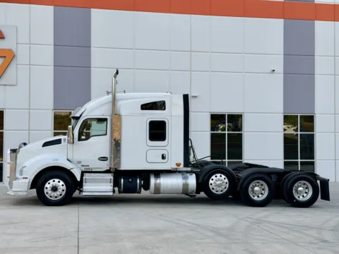 More photos of 2017 KENWORTH T880 at Forge Truck Centers - South Carolina, SC