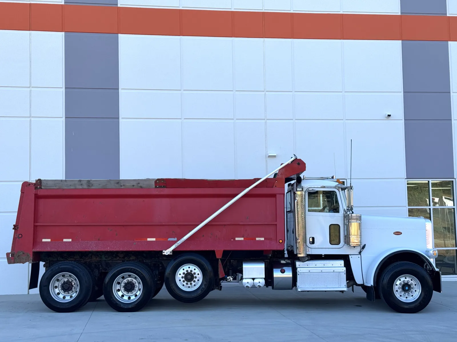 2014 Peterbilt - image 4