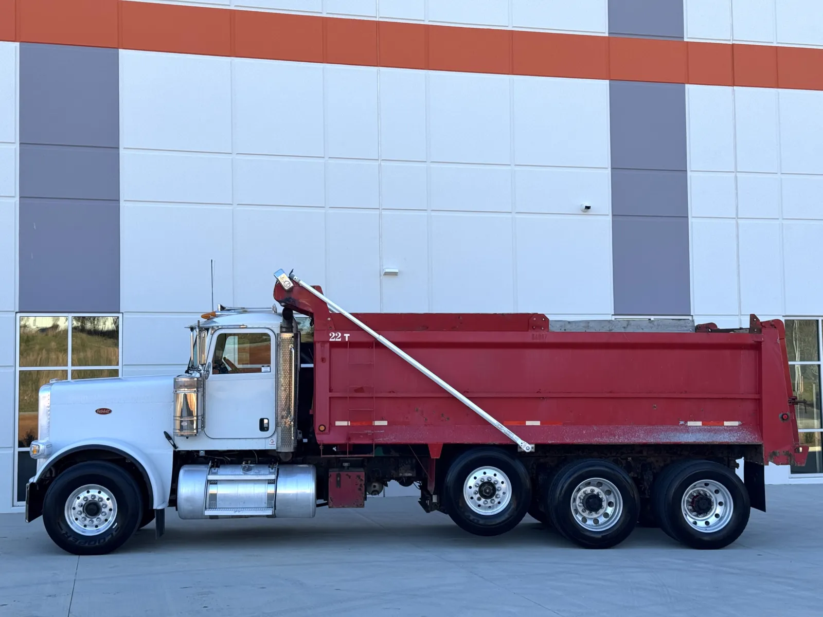 2014 Peterbilt - image 5