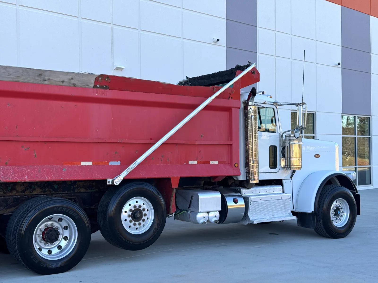 2014 Peterbilt - image 8