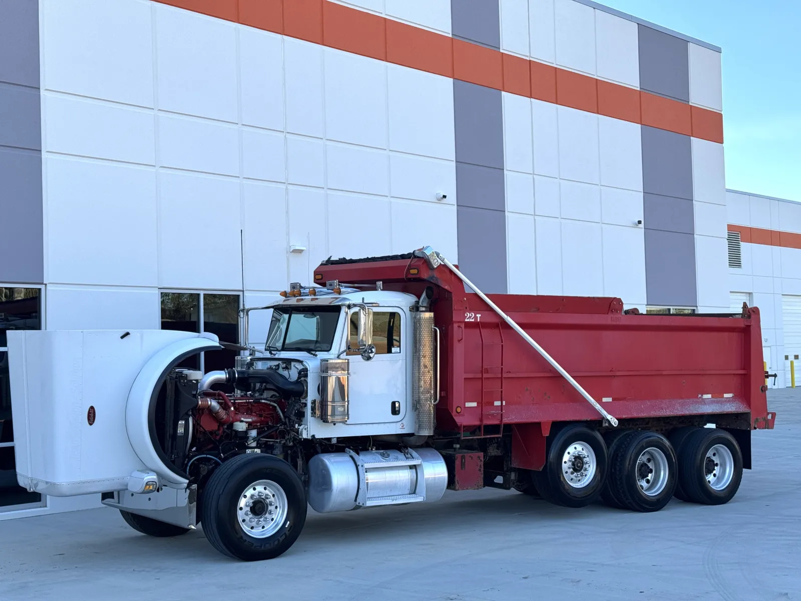 2014 Peterbilt - image 11