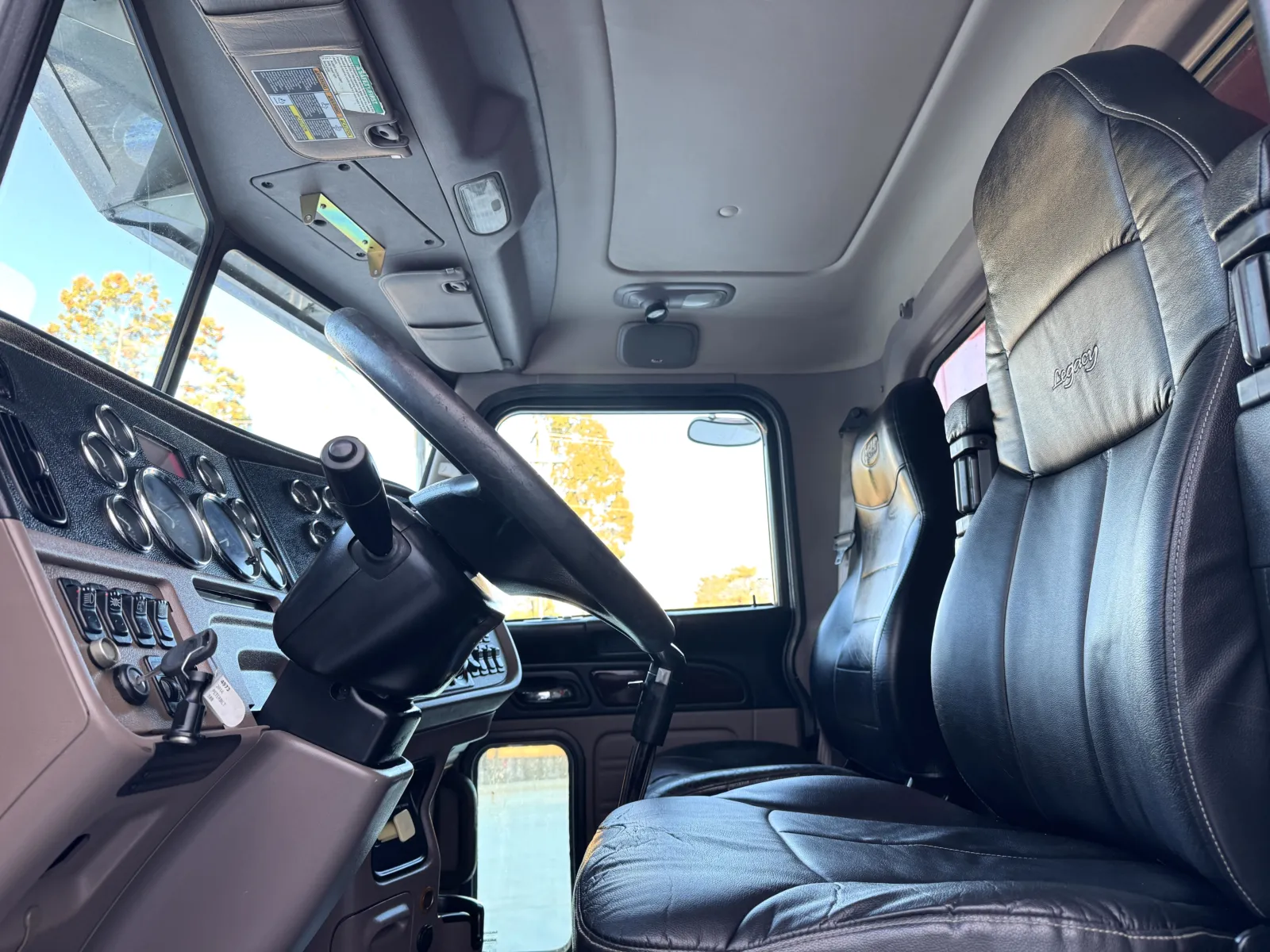 2014 Peterbilt - image 15