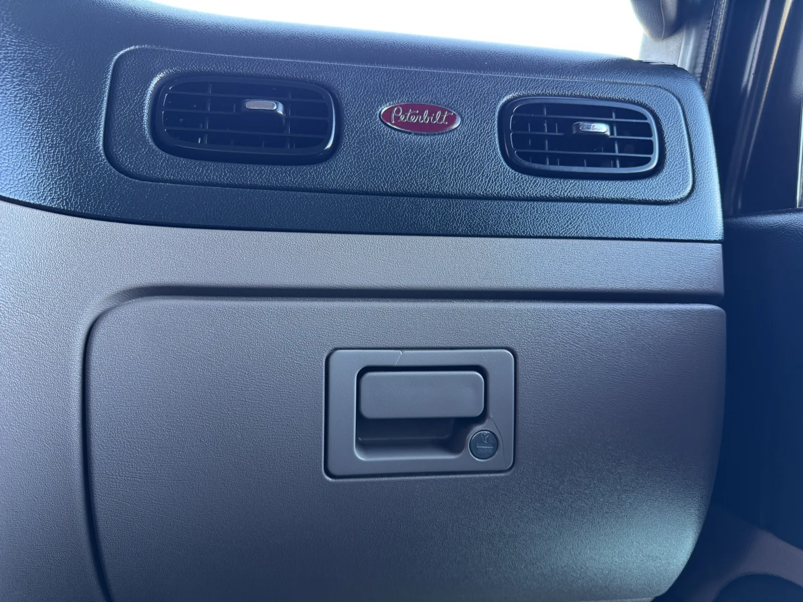 2014 Peterbilt - image 20