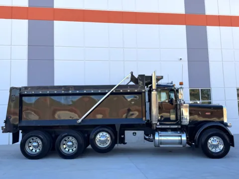 More photos of 2020 PETERBILT 389 at Forge Truck Centers - South Carolina, SC