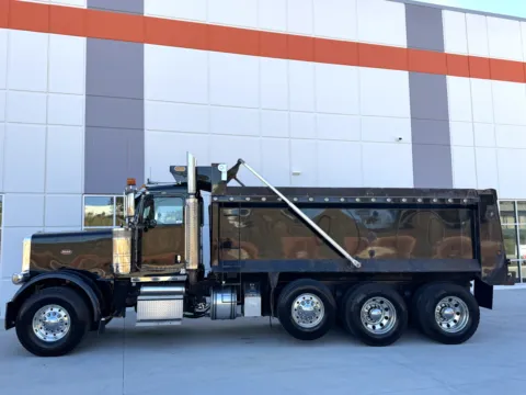 More photos of 2020 PETERBILT 389 at Forge Truck Centers - South Carolina, SC