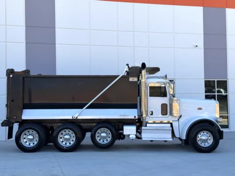 More photos of 2020 PETERBILT 389 at Forge Truck Centers - South Carolina, SC