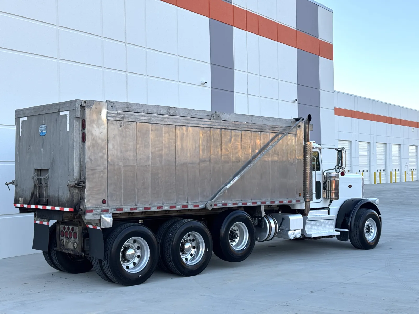 2020 Peterbilt 389 - image 6