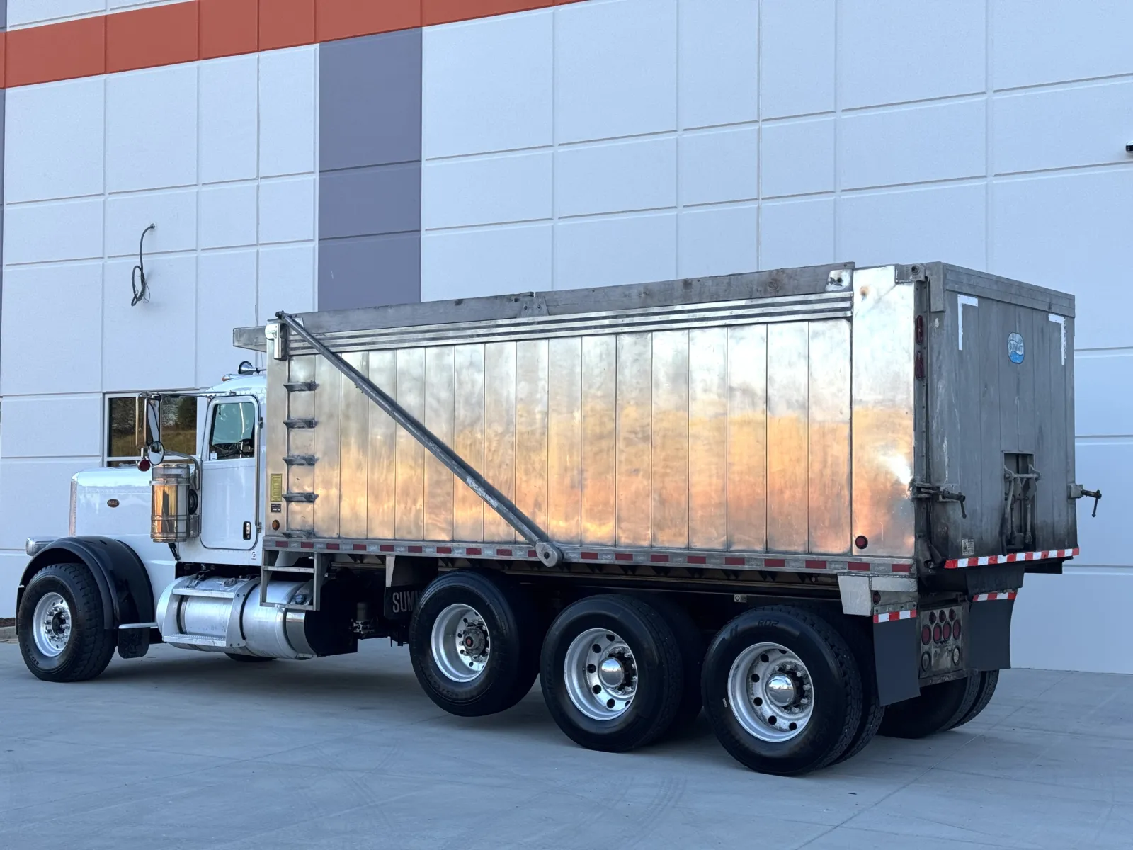 2020 Peterbilt 389 - image 7