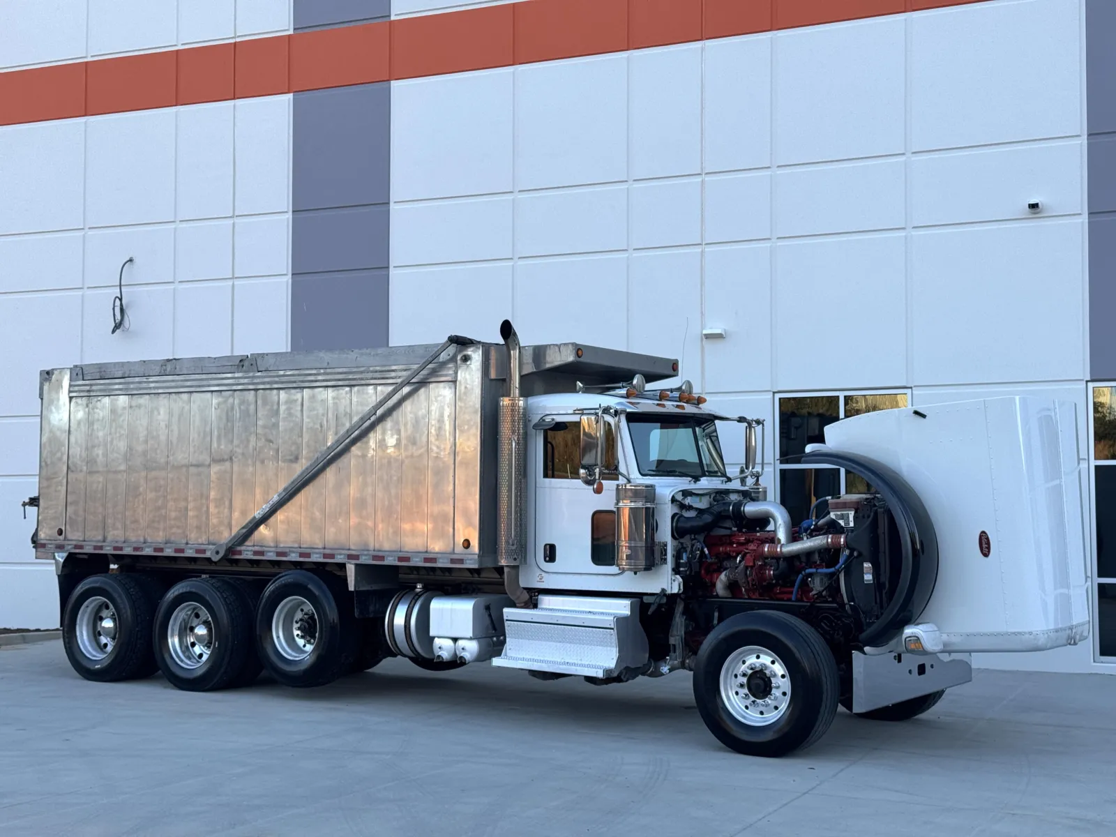 2020 Peterbilt 389 - image 11
