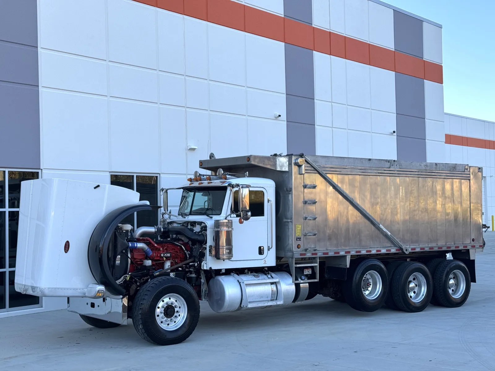 2020 Peterbilt 389 - image 12