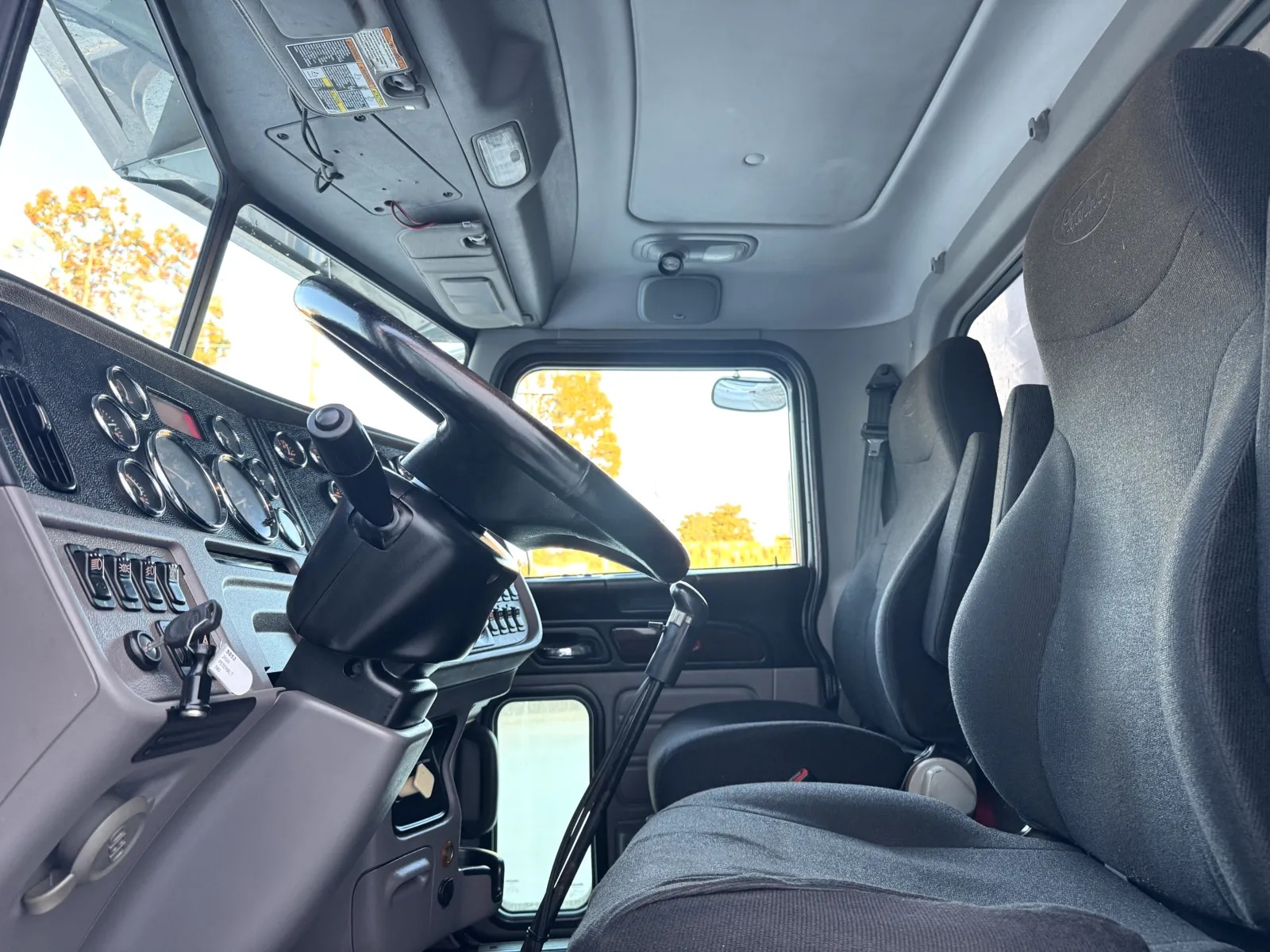 2020 Peterbilt 389 - image 15