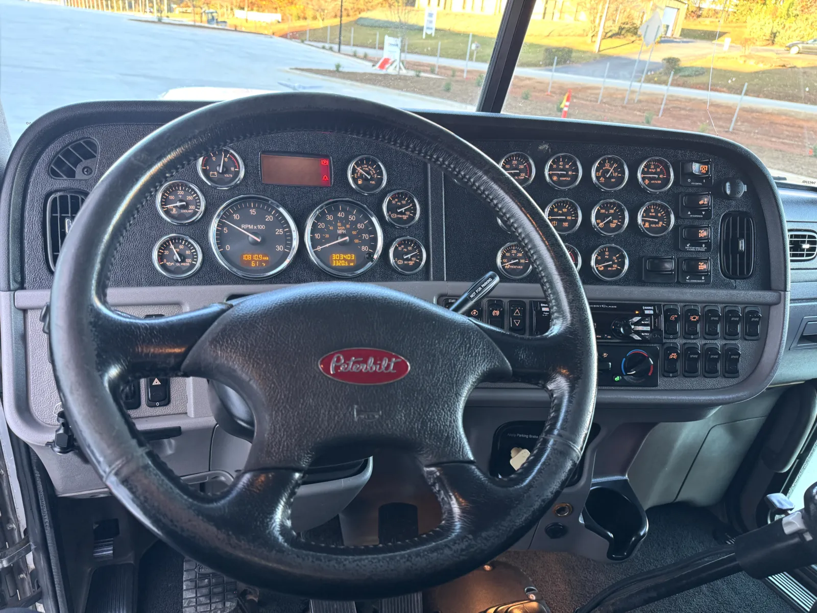 2020 Peterbilt 389 - image 17