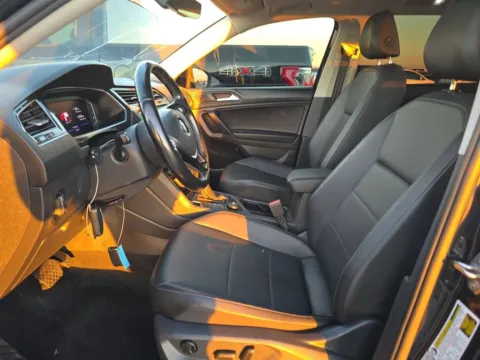 More photos of 2019 Volkswagen Tiguan 2.0T SEL 4Motion at Indy Auto Man, IN