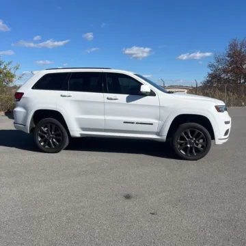 Another view of 2019 Jeep Grand Cherokee High Altitude for sale in Indianapolis, IN at Indy Auto Man