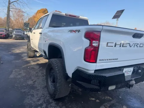 More photos of 2020 Chevrolet Silverado 2500HD Custom at Indy Auto Man, IN