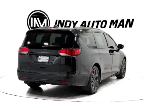 More photos of 2019 Chrysler Pacifica Limited at Indy Auto Man - Indianapolis, IN