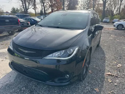 Photos of 2019 Chrysler Pacifica Limited for sale in Indianapolis, IN at Indy Auto Man