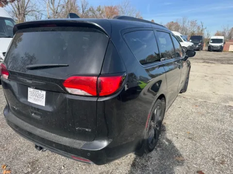 Another view of 2019 Chrysler Pacifica Limited for sale in Indianapolis, IN at Indy Auto Man