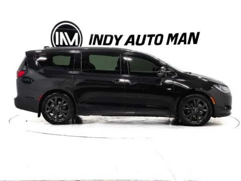 Another view of 2019 Chrysler Pacifica Limited for sale in Indianapolis, IN at Indy Auto Man - Indianapolis