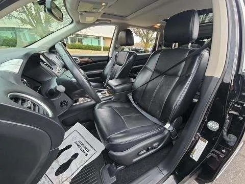 More photos of 2017 Nissan Pathfinder Platinum at Indy Auto Man, IN