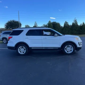 More photos of 2017 Ford Explorer XLT at Indy Auto Man, IN
