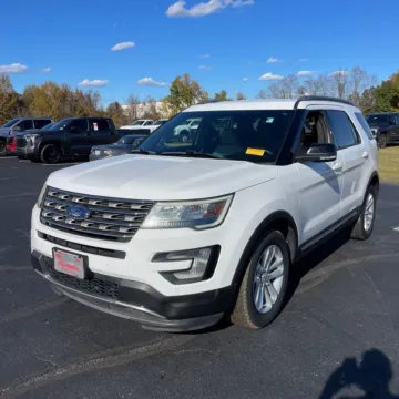 Another view of 2017 Ford Explorer XLT for sale in Indianapolis, IN at Indy Auto Man - Indianapolis