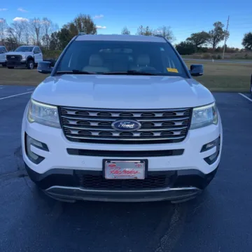 Photos of 2017 Ford Explorer XLT for sale in Indianapolis, IN at Indy Auto Man - Indianapolis