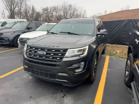 Photos of 2017 Ford Explorer XLT for sale in Indianapolis, IN at Indy Auto Man