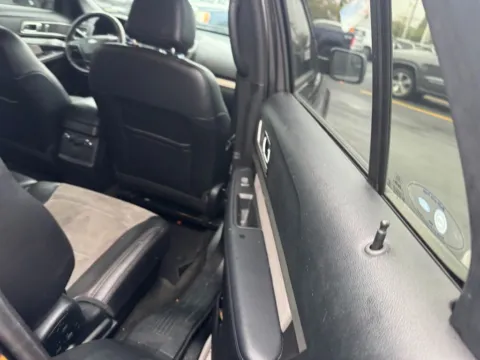 More photos of 2017 Ford Explorer XLT at Indy Auto Man, IN