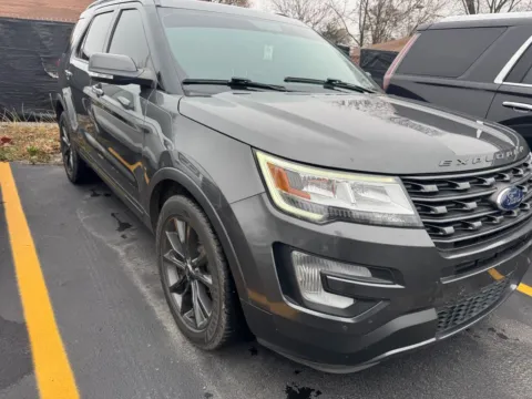 Gray 2017 Ford Explorer XLT for sale in Indianapolis, IN