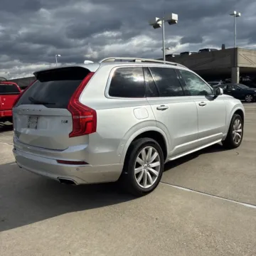 More photos of 2018 Volvo XC90 T6 Momentum at Indy Auto Man, IN