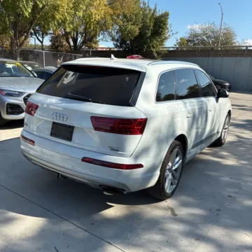 More photos of 2018 Audi Q7 3.0T Prestige quattro at Indy Auto Man, IN