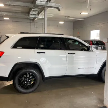 Another view of 2017 Jeep Grand Cherokee Limited for sale in Indianapolis, IN at Indy Auto Man