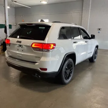 More photos of 2017 Jeep Grand Cherokee Limited at Indy Auto Man, IN