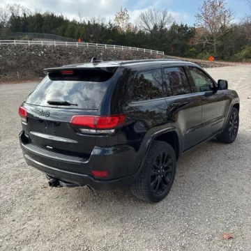 More photos of 2019 Jeep Grand Cherokee Altitude at Indy Auto Man, IN