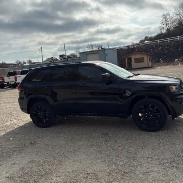 Another view of 2019 Jeep Grand Cherokee Altitude for sale in Indianapolis, IN at Indy Auto Man