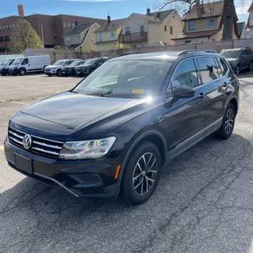 Photos of 2021 Volkswagen Tiguan 2.0T SE for sale in Indianapolis, IN at Indy Auto Man - Indianapolis