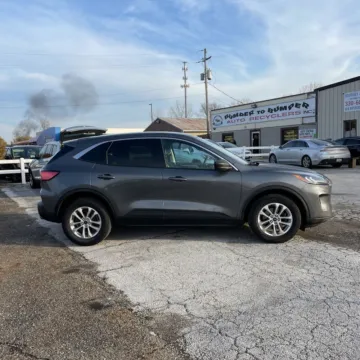 More photos of 2022 Ford Escape SE at Indy Auto Man - Indianapolis, IN