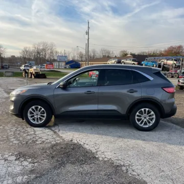 More photos of 2022 Ford Escape SE at Indy Auto Man - Indianapolis, IN