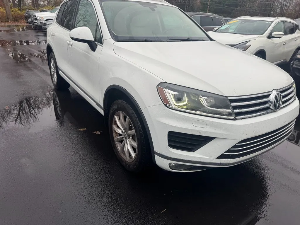 White 2016 Volkswagen Touareg VR6 FSI Sport for sale in Indianapolis, IN