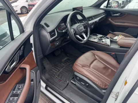 More photos of 2017 Audi Q7 3.0T Premium Plus quattro at Indy Auto Man - Indianapolis, IN