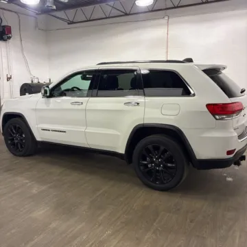 More photos of 2017 Jeep Grand Cherokee Limited at Indy Auto Man, IN