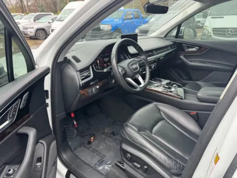 More photos of 2018 Audi Q7 3.0T Prestige quattro at Indy Auto Man, IN