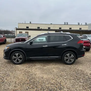 More photos of 2017 Nissan Rogue SL at Indy Auto Man - Indianapolis, IN