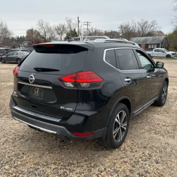 More photos of 2017 Nissan Rogue SL at Indy Auto Man - Indianapolis, IN