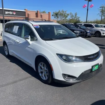 White 2019 Chrysler Pacifica Limited for sale in Indianapolis, IN